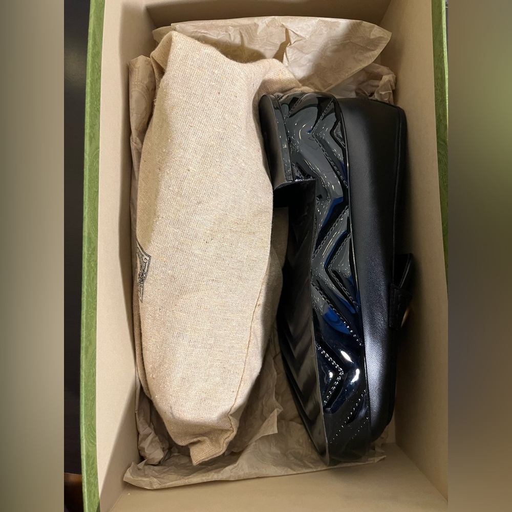 NWOT Gucci black loafers worn once new in green box size 6 US size 36 UK